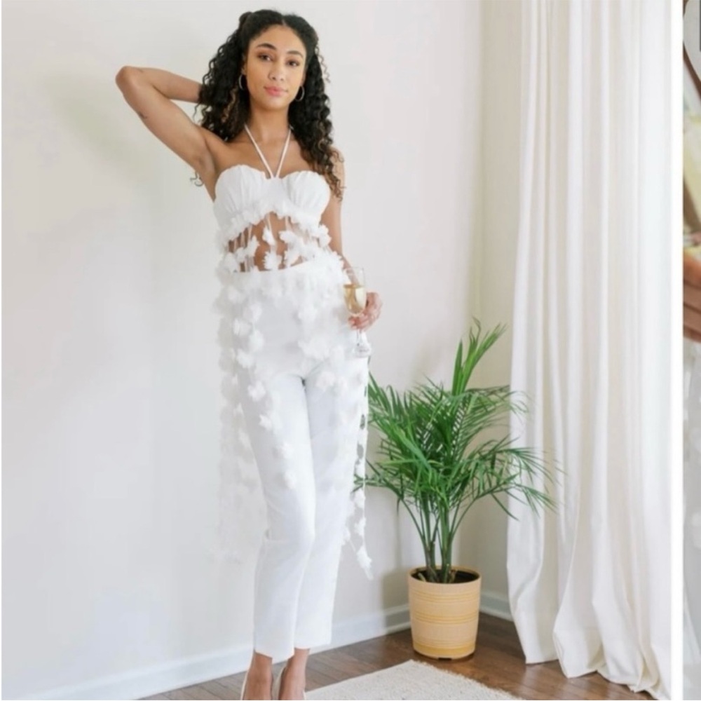 Elegant White Floral Set